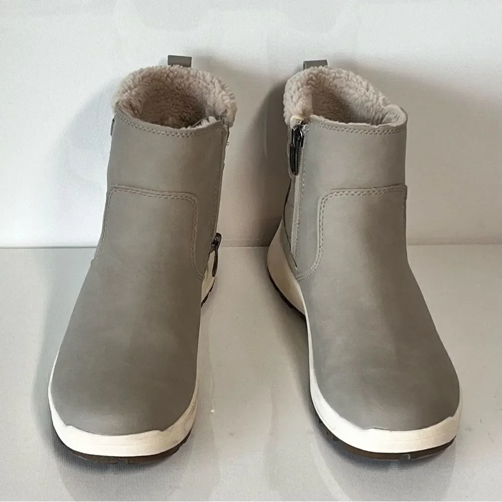 Khombu Sarah Water Repellent Ankle Boots